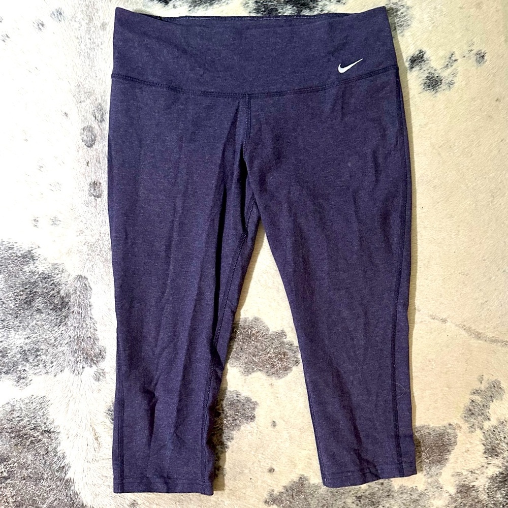 NIKE Purple Cropped Capri Workout Athletic Yoga Pants Leggings